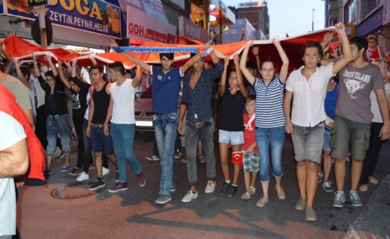 Aydın'da terör protestosunda 'Rabia' işareti yapınca...