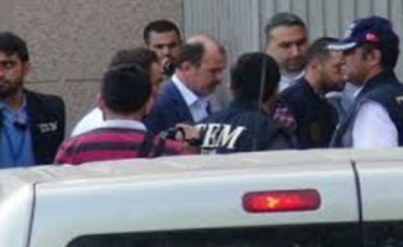 İzmir'de 9 emniyet mensubu tahliye edildi