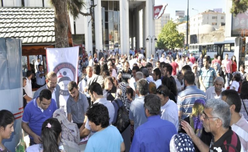 İş adamları Kadir Gecesi öncesi Kur’an-ı Kerim dağıttı