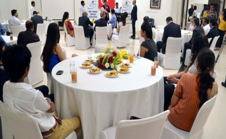 İşadamları, Hint Türk İşadamları Derneği iftarında bir araya geldi