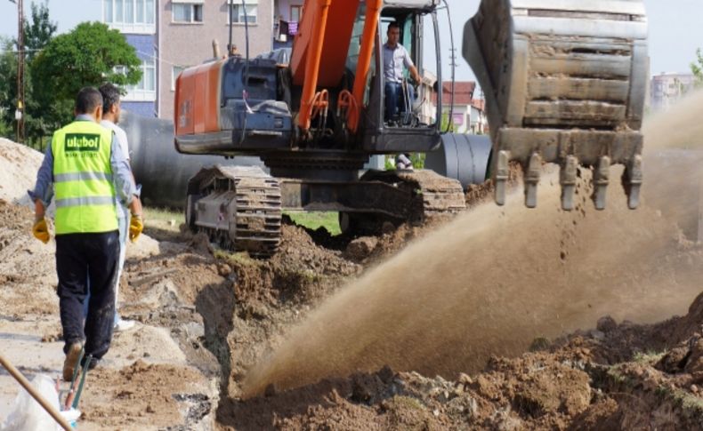 İşçilerin dikkatsizliği su borusunu patlattı