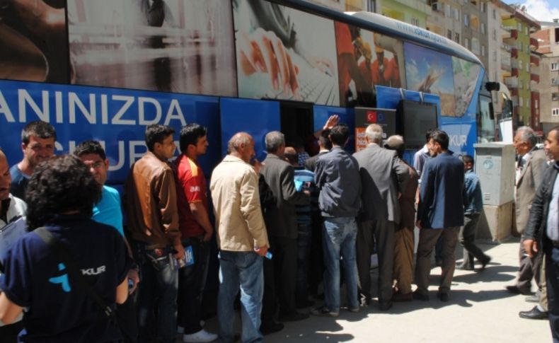 İŞKUR otobüsü Hakkari'de yoğun ilgi gördü