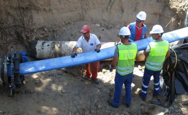 İZSU’dan son teknoloji: İçme suyu hattı “değişmeden” yenilendi