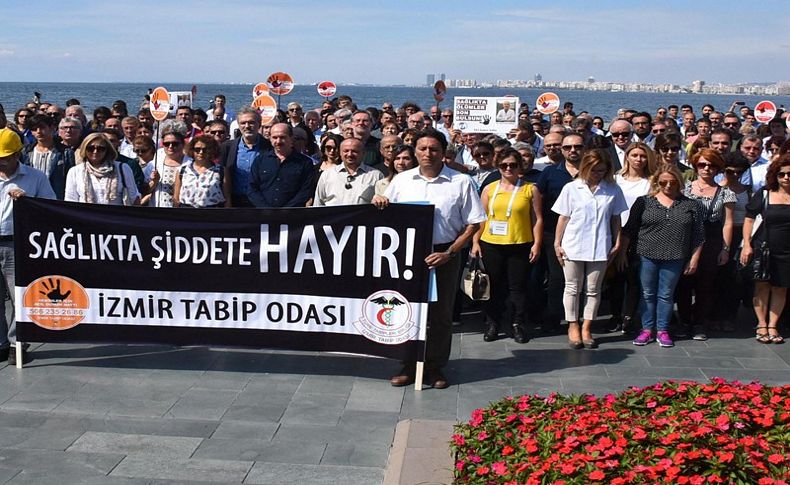 İstanbul'da doktora silahlı saldırıya İzmir'deki meslektaşlarından tepki