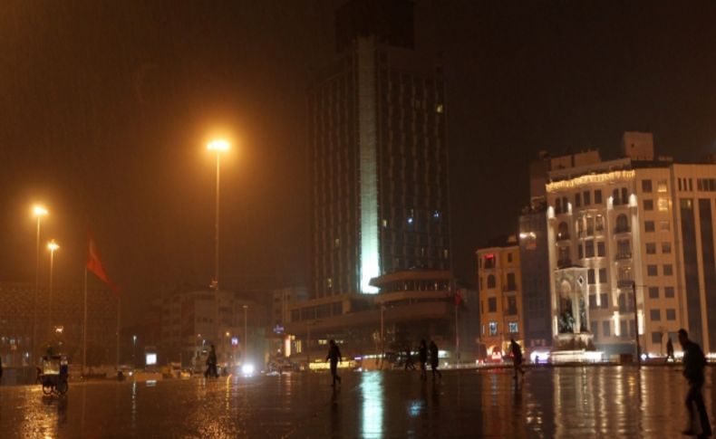 İstanbul’da sağanak yağmur etkili oldu