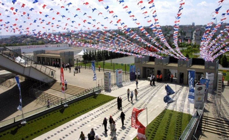 İstanbullular Türkçe şölenine akın akın gelmeye devam ediyor