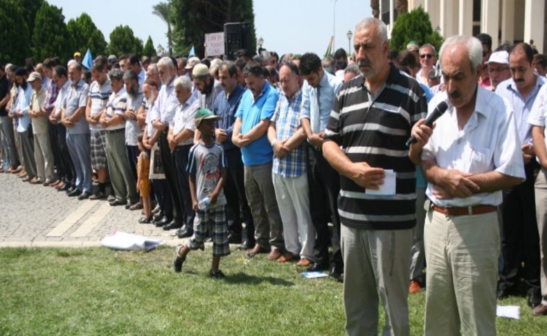 İSTOK üyeleri, Mısır'da hayatını kaybedenler için cenaze namazı kıldı