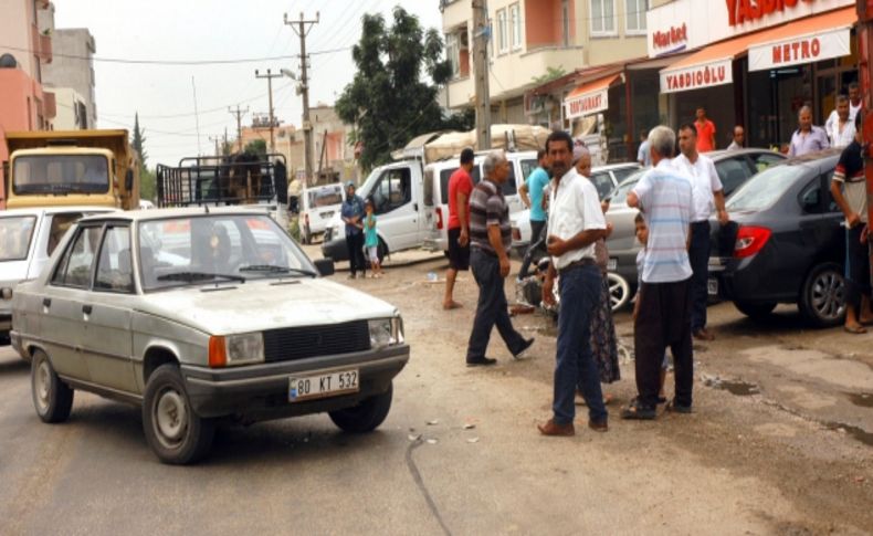 İşyerlerinin önünde olan trafik kazasını gören kadın bayıldı