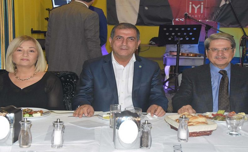 İYİ Partili Çıray, İzmir teşkilatıyla buluştu