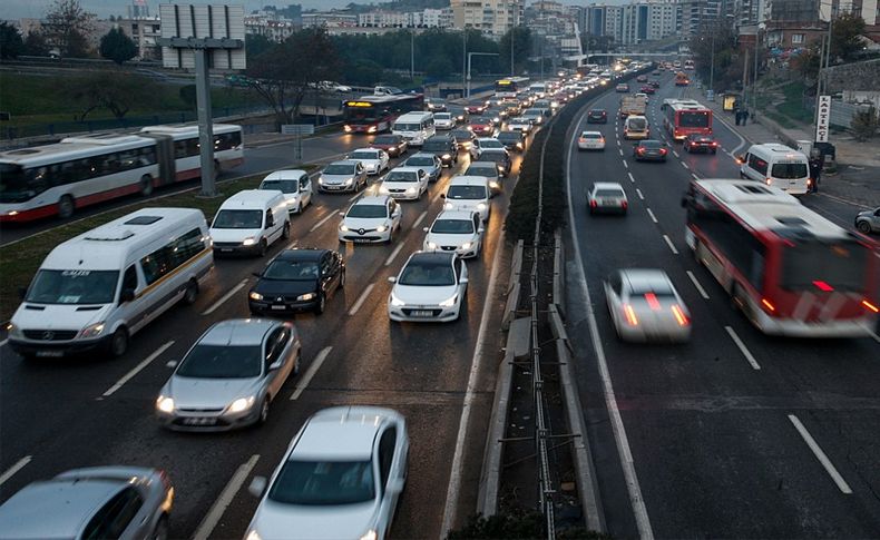 İZBAN'da ek seferler mahkeme kararıyla durduruldu! Trafik çilesi