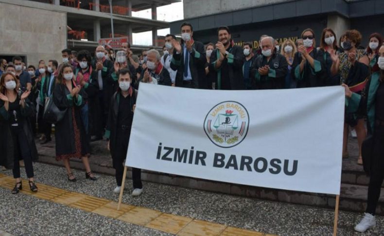 İzmir Adliyesi önünde baro başkanlarına destek