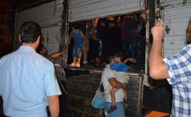 İzmir'de 44 kaçak göçmen yakalandı