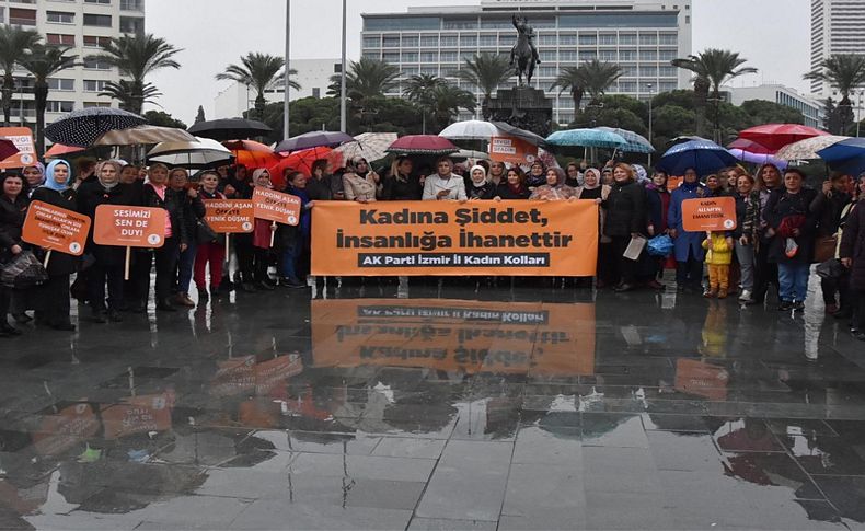 İzmir'de AK Partili kadınlardan pankartlı yürüyüş