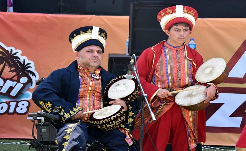 İzmir'de bedensel ve zihinsel engelliler, mehter takımı kurdu