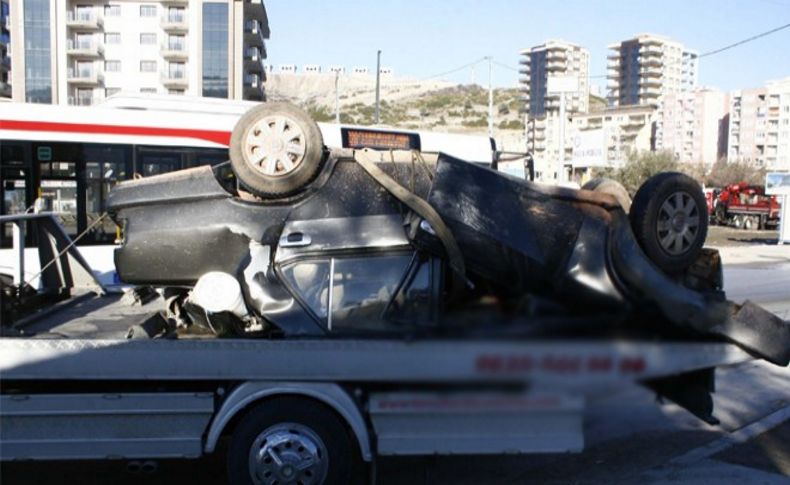 İzmir'de buzlanma kazası: 3 yaralı