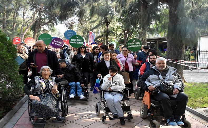 İzmir'de engelliler hakları için yürüdü