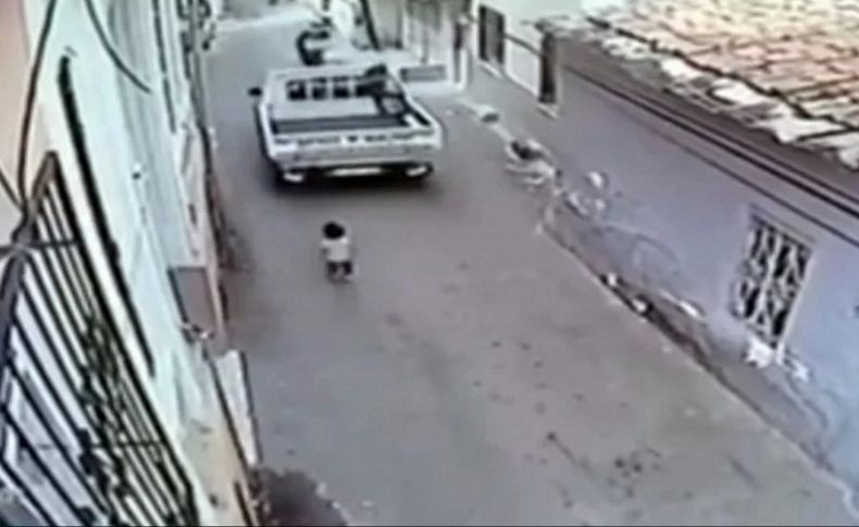 İzmir'de feci kaza: 2 yaşındaki çocuk öldü