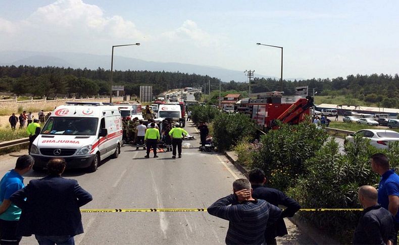 İzmir'de piknik yolunda kaza: 4'ü çocuk 7 ölü, 1 yaralı
