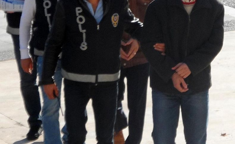İzmir'de FETÖ operasyonu: 26 gözaltı