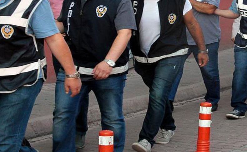 İzmir'de FETÖ operasyonu: 17 gözaltı