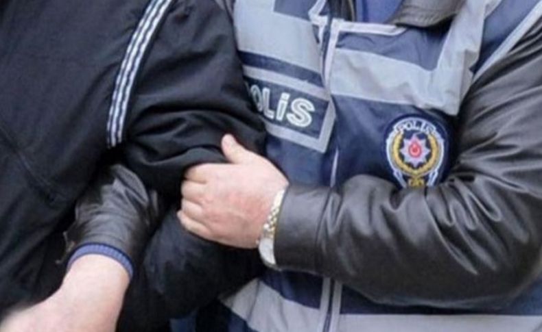 İzmir'de FETÖ operasyonu: 4 tutuklu
