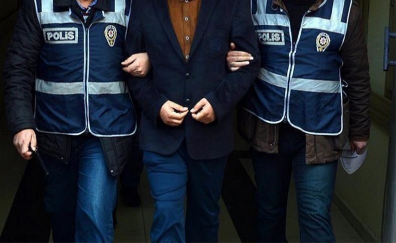 İzmir'de FETÖ operasyonu: 8 gözaltı