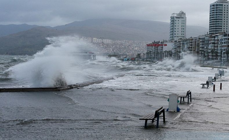 İzmir'de 'fırtına' teyakkuzu