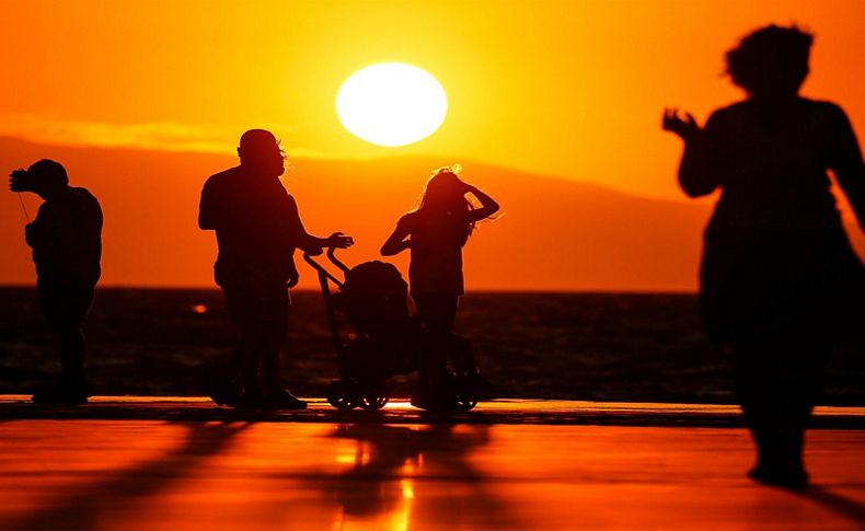 İzmir'de gün batımı keyfi