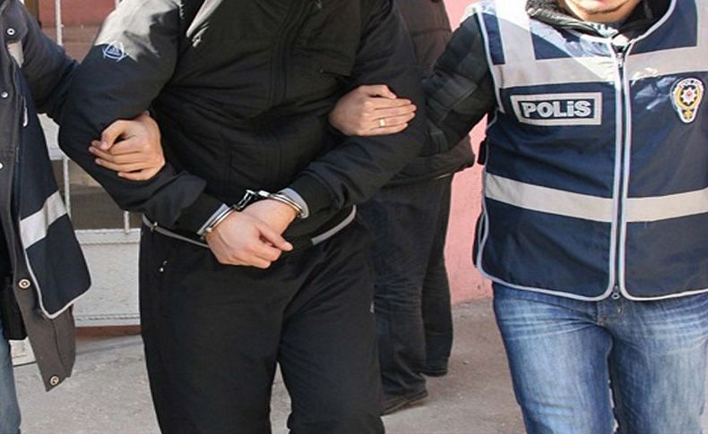 İzmir'de haklarında yakalama kararı bulunan 2 kişi tutuklandı