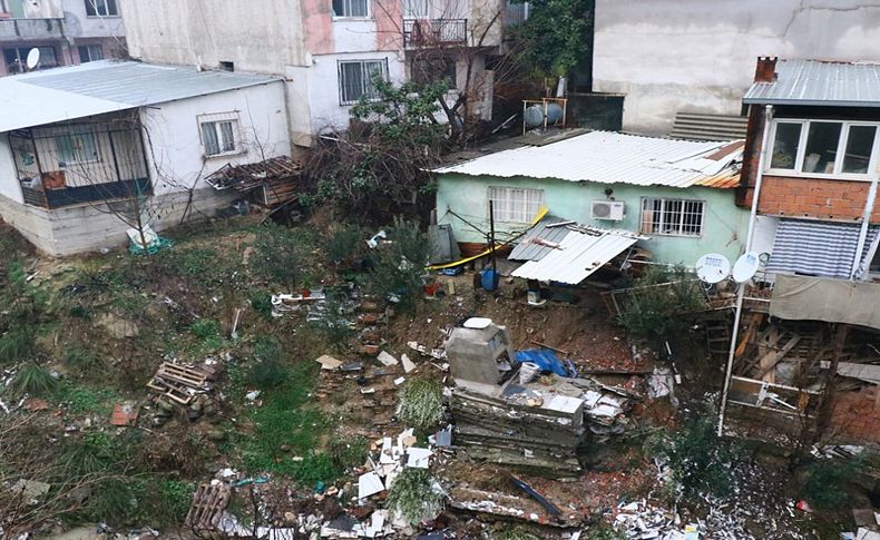 İzmir'de heyelan tehlikesi nedeniyle iki ev boşaltıldı