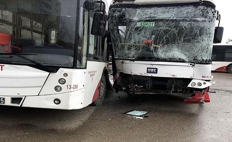 İzmir'de iki belediye otobüsü çarpıştı: 18 yaralı