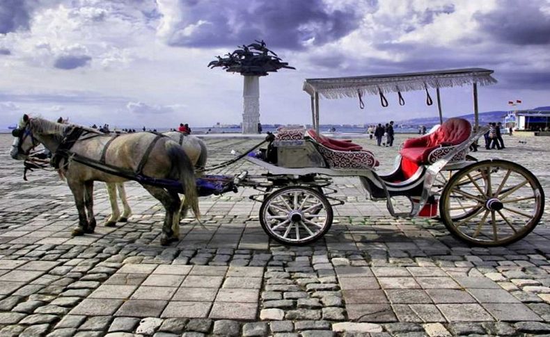 İzmir'de izin belgesi olmayan faytonlara 'men' kararı