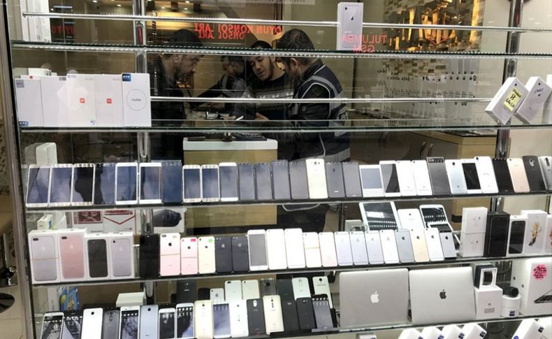 İzmir'de kaçak telefon operasyonu