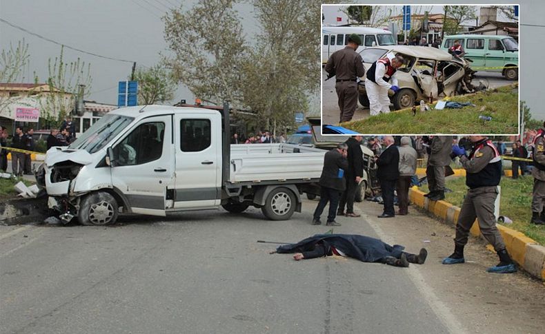 İzmir'de kamyonet ile otomobil çarpıştı: 3 ölü, 1 yaralı