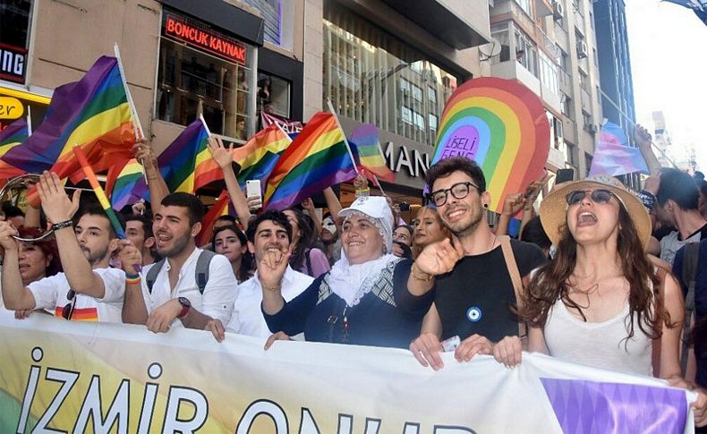 İzmir'de LGBTİ yürüyüşü