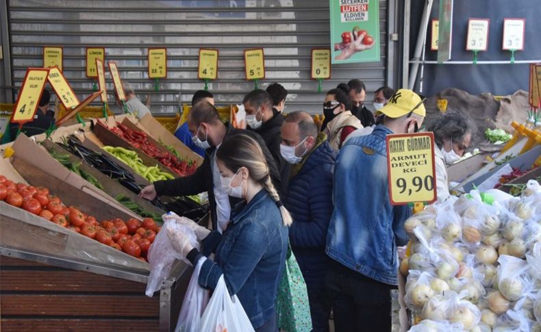 İzmir'de marketlerde yoğunluk