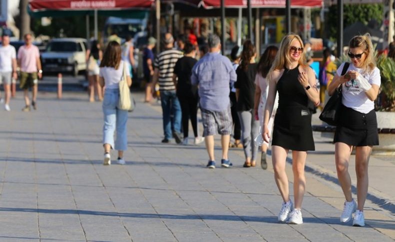 İzmir'de maske takan yok!