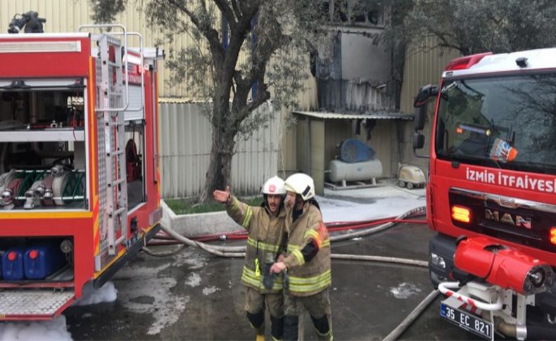 İzmir’de polyester fabrikasında yangın paniği