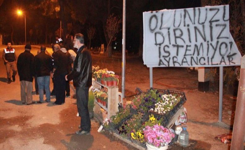 İzmir'de terörist cenazesine protesto