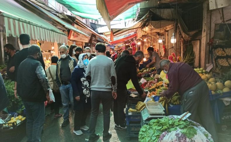 İzmir'de vatandaşlar yasak öncesi Havra Sokağı’na akın etti