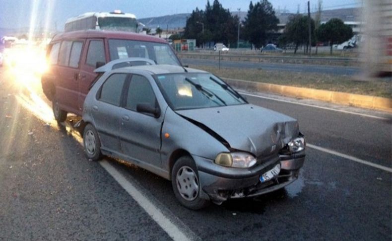 İzmir'de zincirleme kaza: 5 yaralı