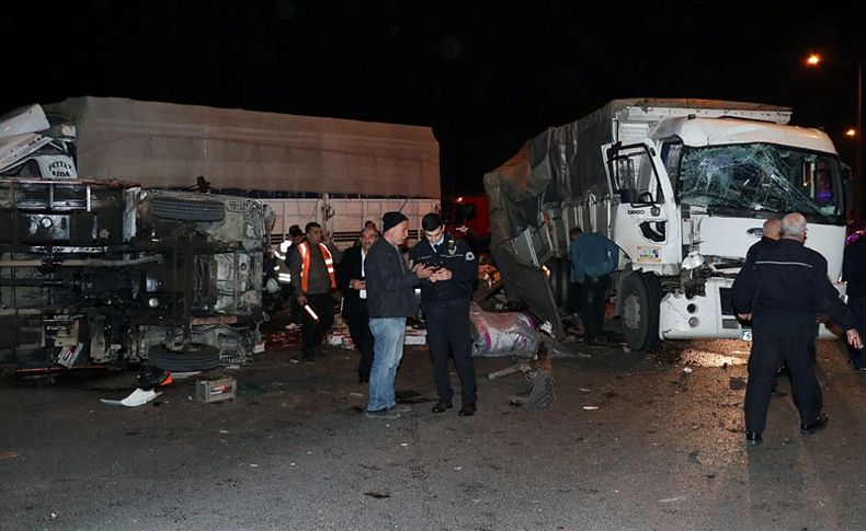 İzmir'de zincirleme trafik kazası: 2 yaralı