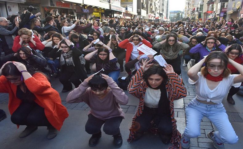 İzmir'deki kadına şiddet protestosunda provoke iddiasına 25 gözaltı