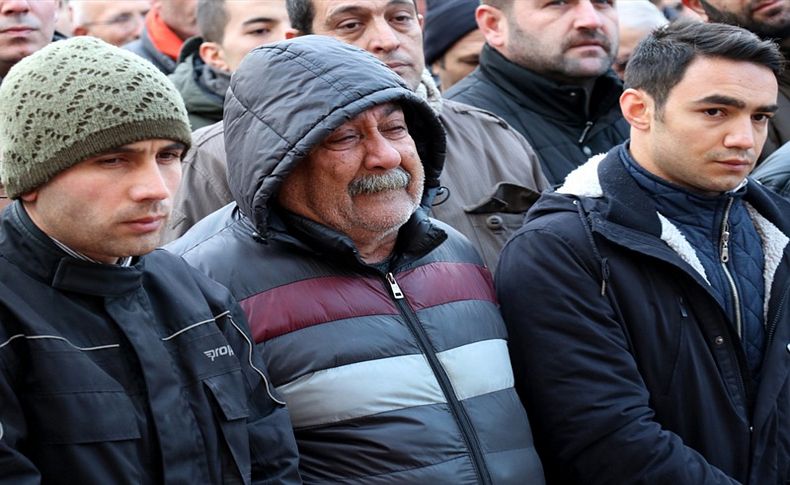 İzmir'deki silahlı saldırıda hayatını kaybedenler toprağa verildi