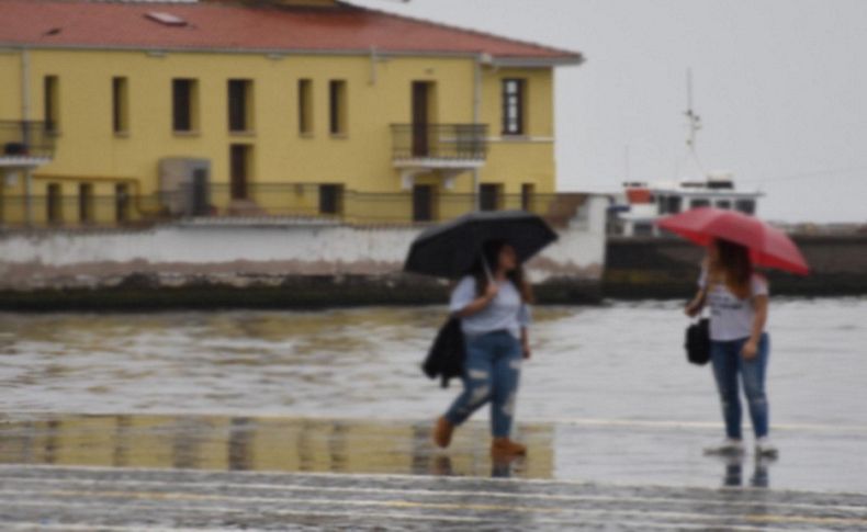İzmir'e yağmur sürprizi
