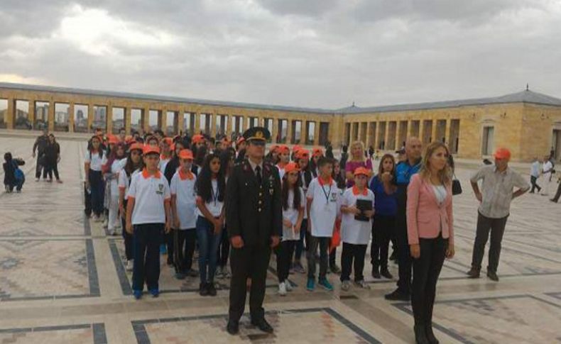 İzmir emniyetinden öğrencilere Ankara gezisi