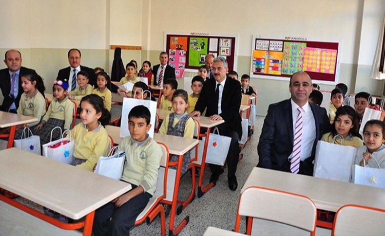 İzmir İl Milli Eğitim Müdürlüğü yoksul çocukları giydiriyor