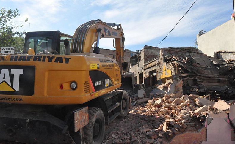 İzmir'in Damlacık semtinde 3 yıl sonra evler yıkılıyor