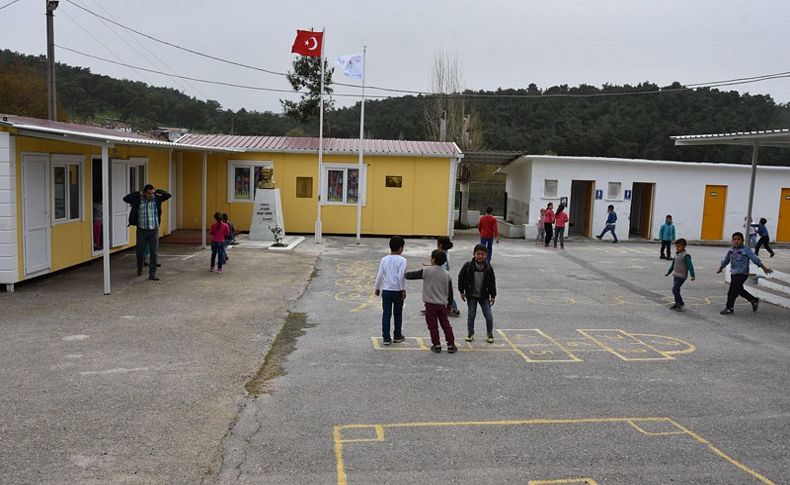 İzmir'in göbeğinde konteyner okul