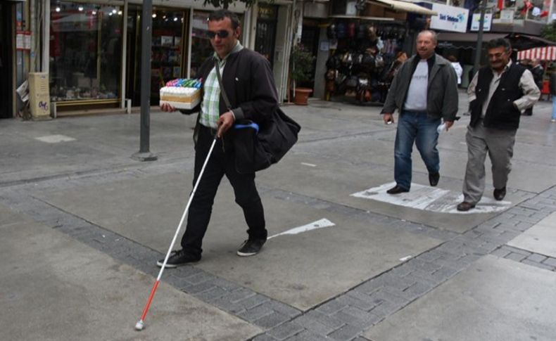 İzmir'in gözde semtinde engelli yolu sıkıntısı